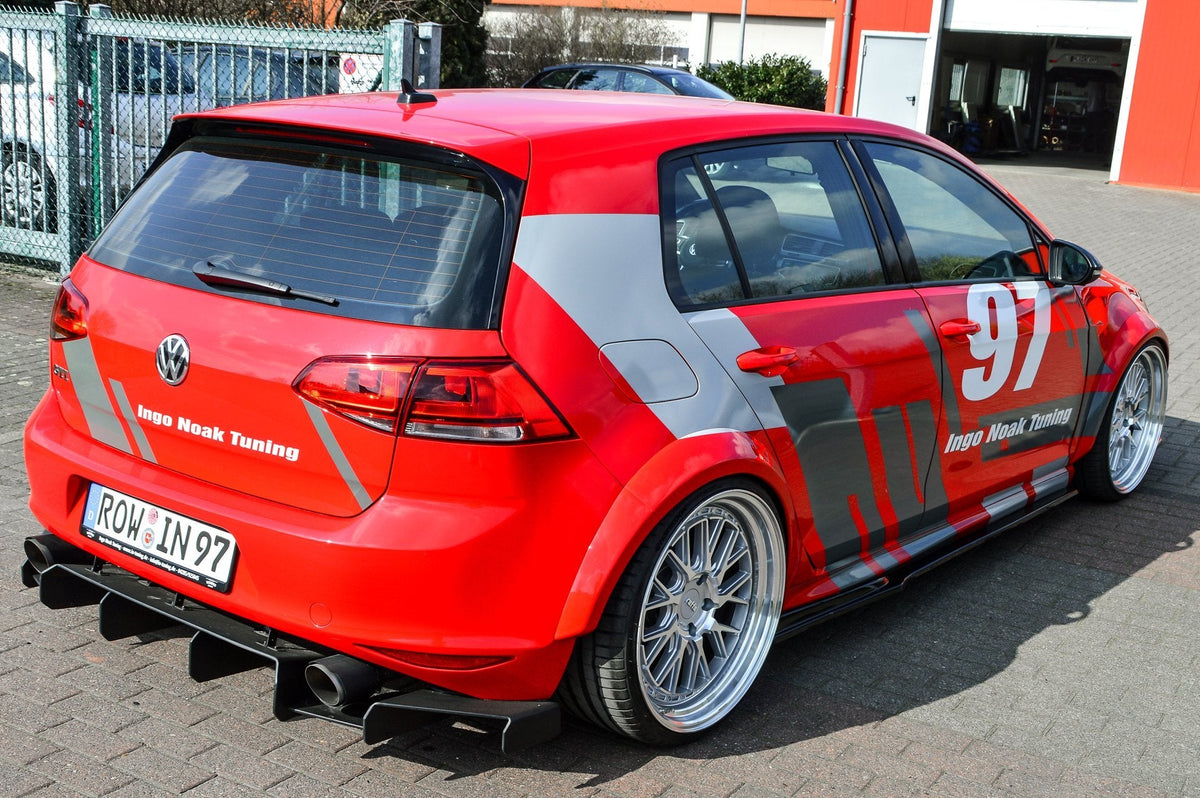 Gefräster Heckansatz mit Seitenteilen für VW Golf 7 GTI, in hochwertiger Verarbeitung von Ingo Noak Tuning, sichtbar auf dem Bild