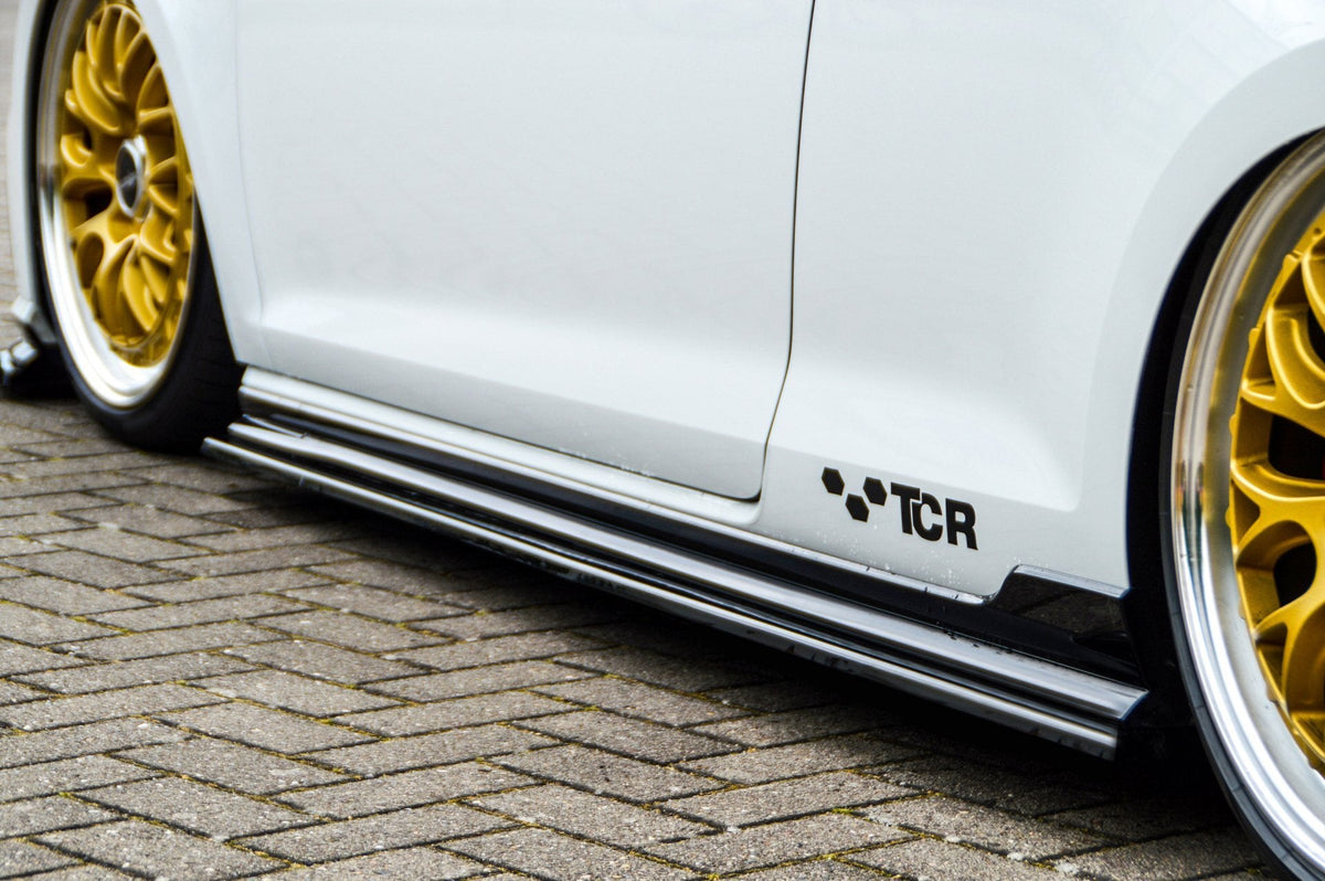 Seitenschweller im Cup Look für VW Golf 7 GTI TCR, Ingo Noak Tuning, schwarze Karosserie-Verbesserung, sportliches Design