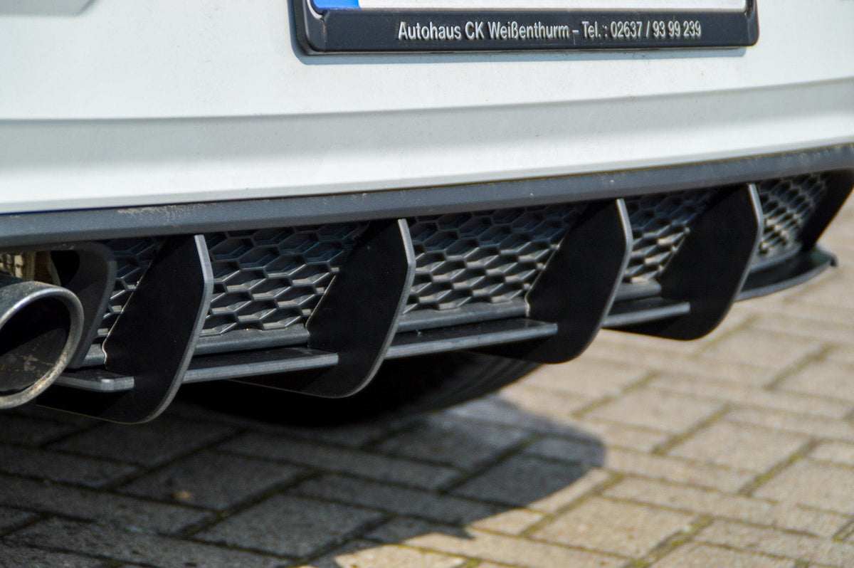 Ingo Noak Tuning Heckansatz für VW Polo 6 GTI 2G (AW), untere Fahrzeugansatz, schwarzes Kunststoffdesign, montiert am Fahrzeug