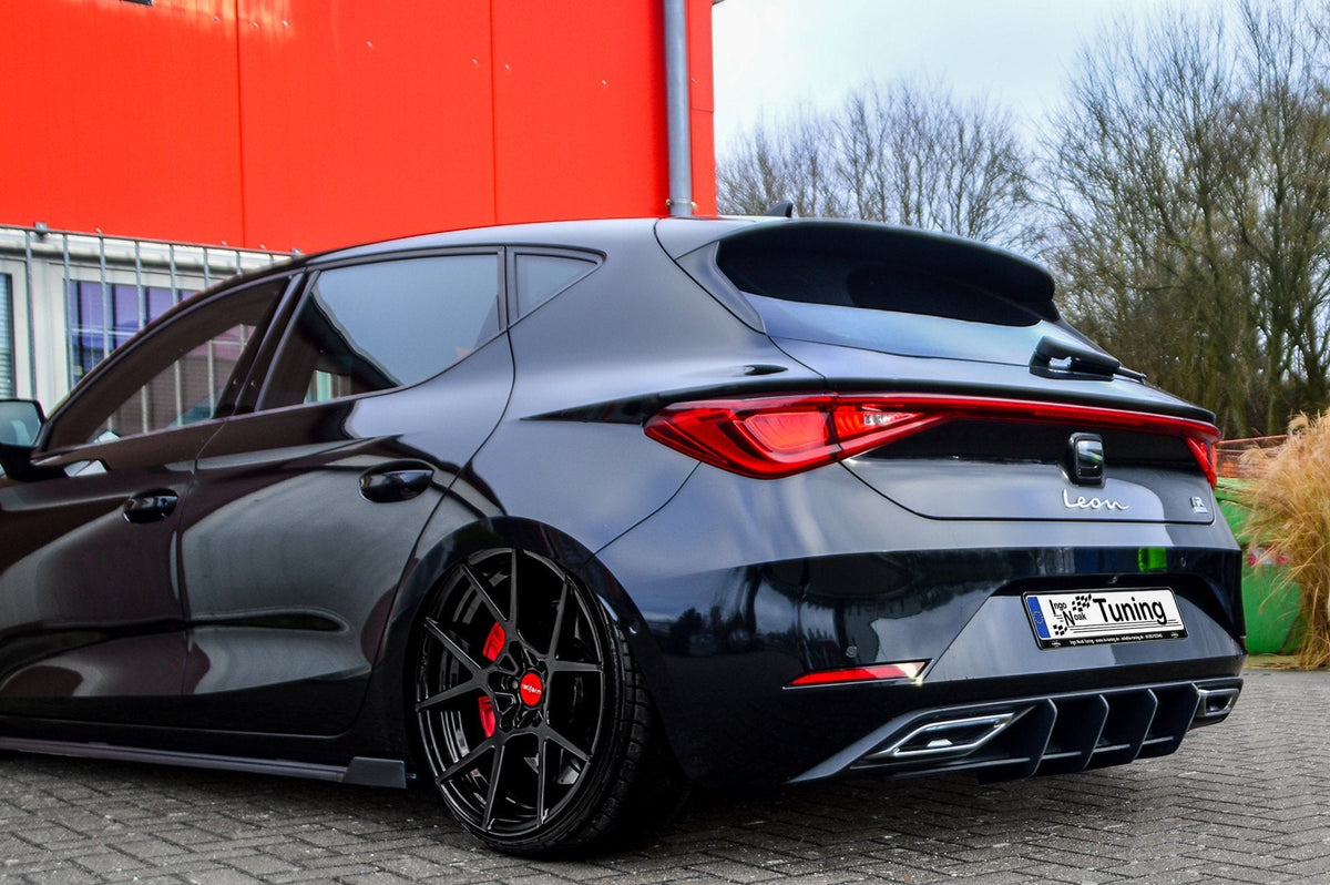 Gefräster Heckansatz mit Finnen für Seat Leon KL