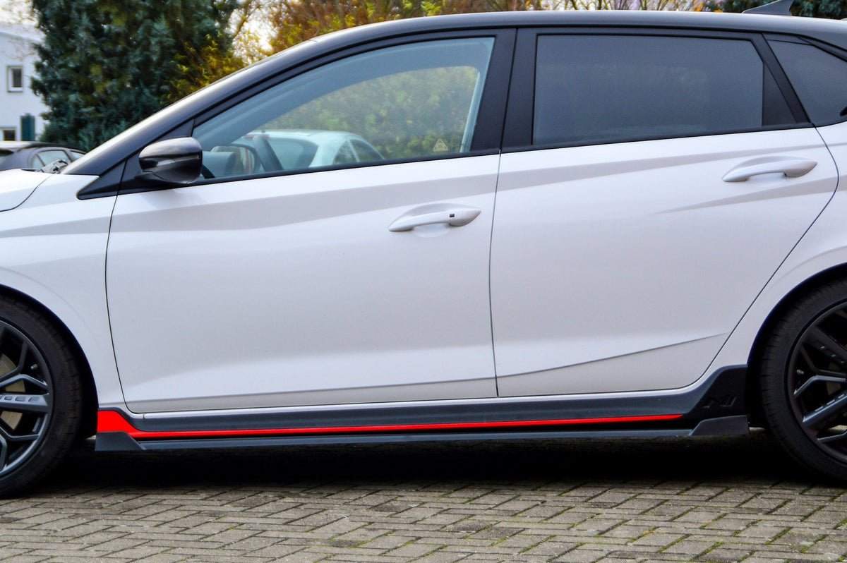 Bodykit für Hyundai i20N Performance ab 2021, Ingo Noak Tuning, zeigt Front- und Seitenteile des sportlichen Karosseriezubehörs
