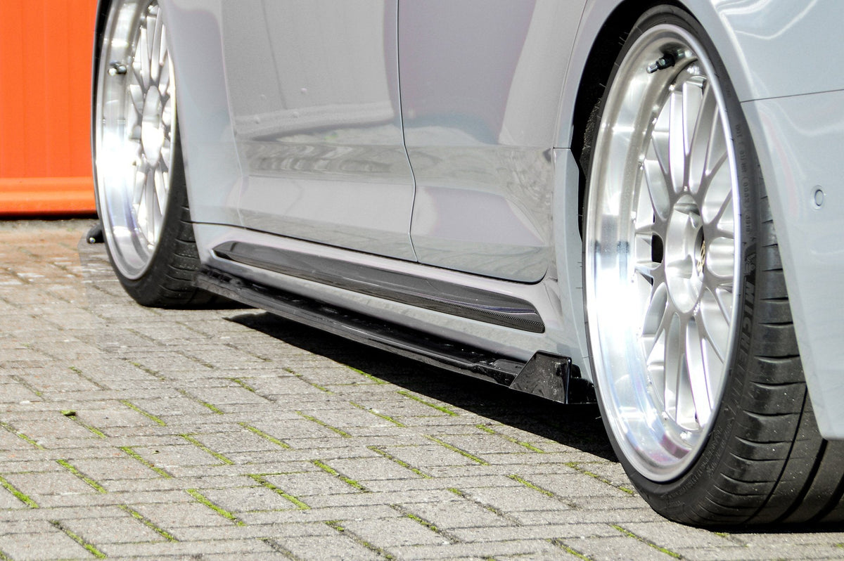 Seitenschweller mit Wing für Audi RS4 B9, Ingo Noak Tuning, aerodynamisches Karosserieteil, sichtbar auf dem Bild