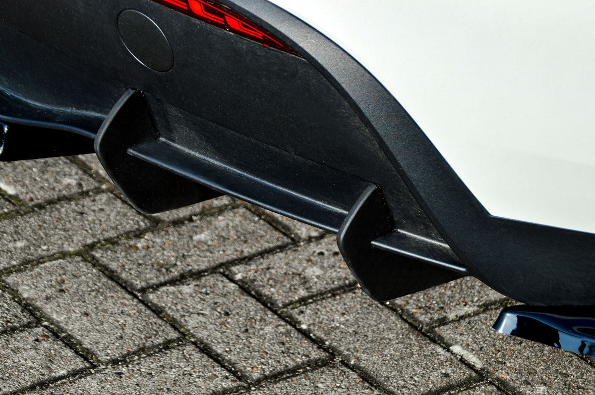 Gefräster Heckansatz mit 4 ABS-Finnen für Audi Tesla Model Y, in hochwertiger Verarbeitung von Ingo Noak Tuning.