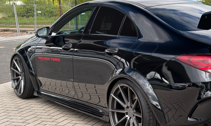 Seitenschweller mit Wing aus ABS für Mercedes CLA 35/45 AMG, Tuning-Teil von Ingo Noak Tuning, klare Sicht auf das Produkt