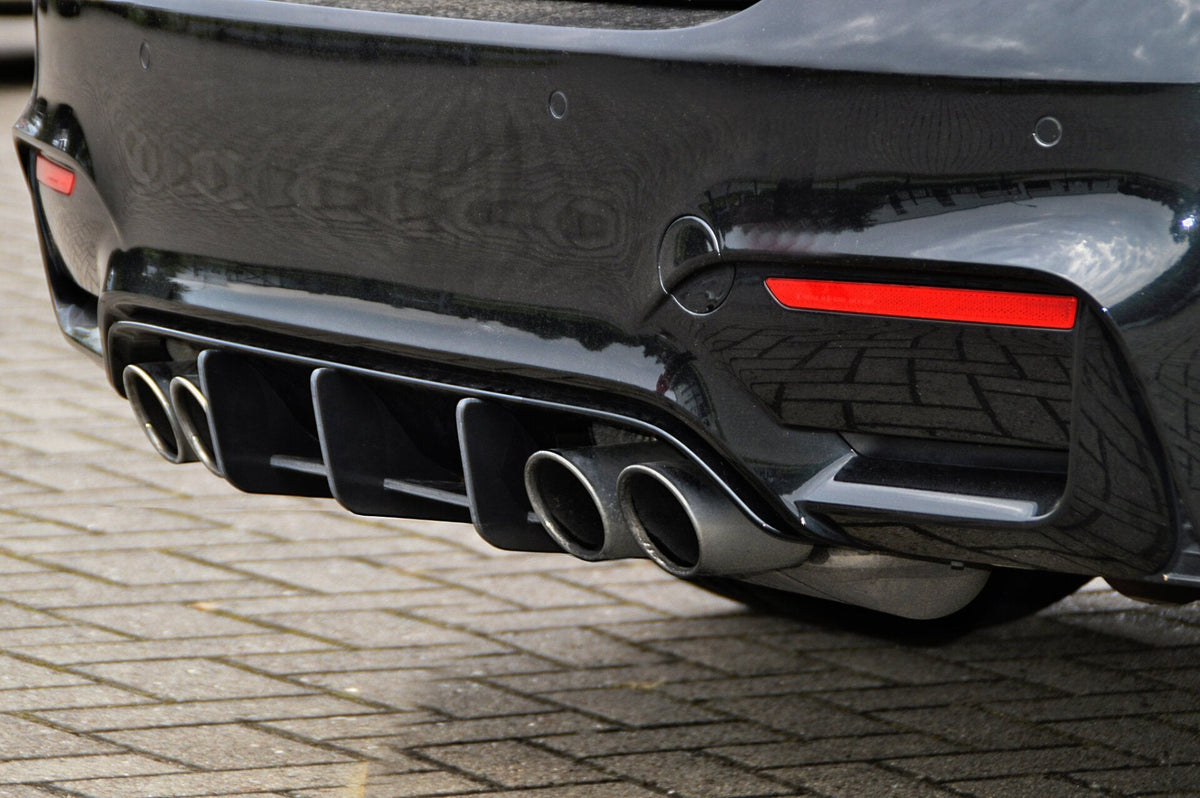 Heckeinsatz Diffusor für BMW M3/M4 F80/F82/F83, Ingo Noak Tuning, aus Kunststoff mit aerodynamischem Design.