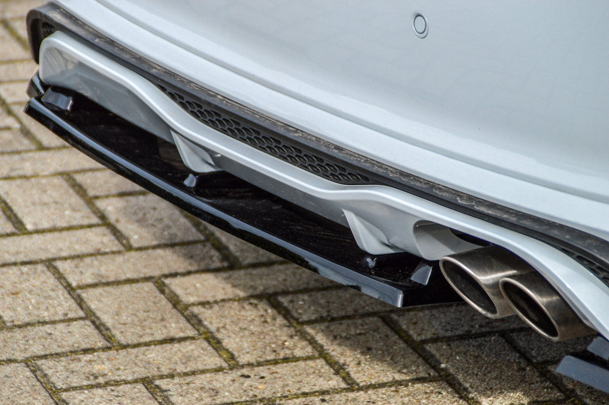Heckansatz aus ABS für Ford Fiesta ST MK8, schwarze Tuning-Optik, von Ingo Noak Tuning auf dem Fahrzeug installiert