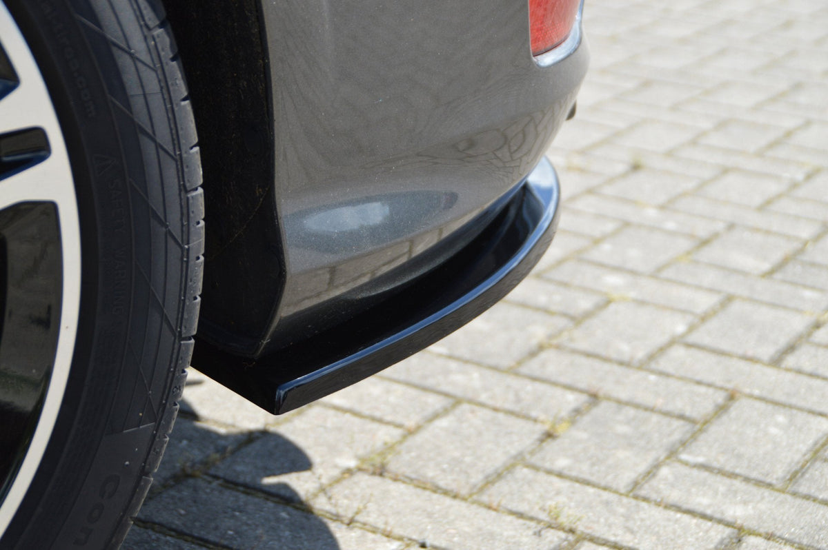 Seitenteile für Ford Kuga DM2 ab 2016, Heckansatz von Ingo Noak Tuning, sichtbare Karosserieteile in Schwarz