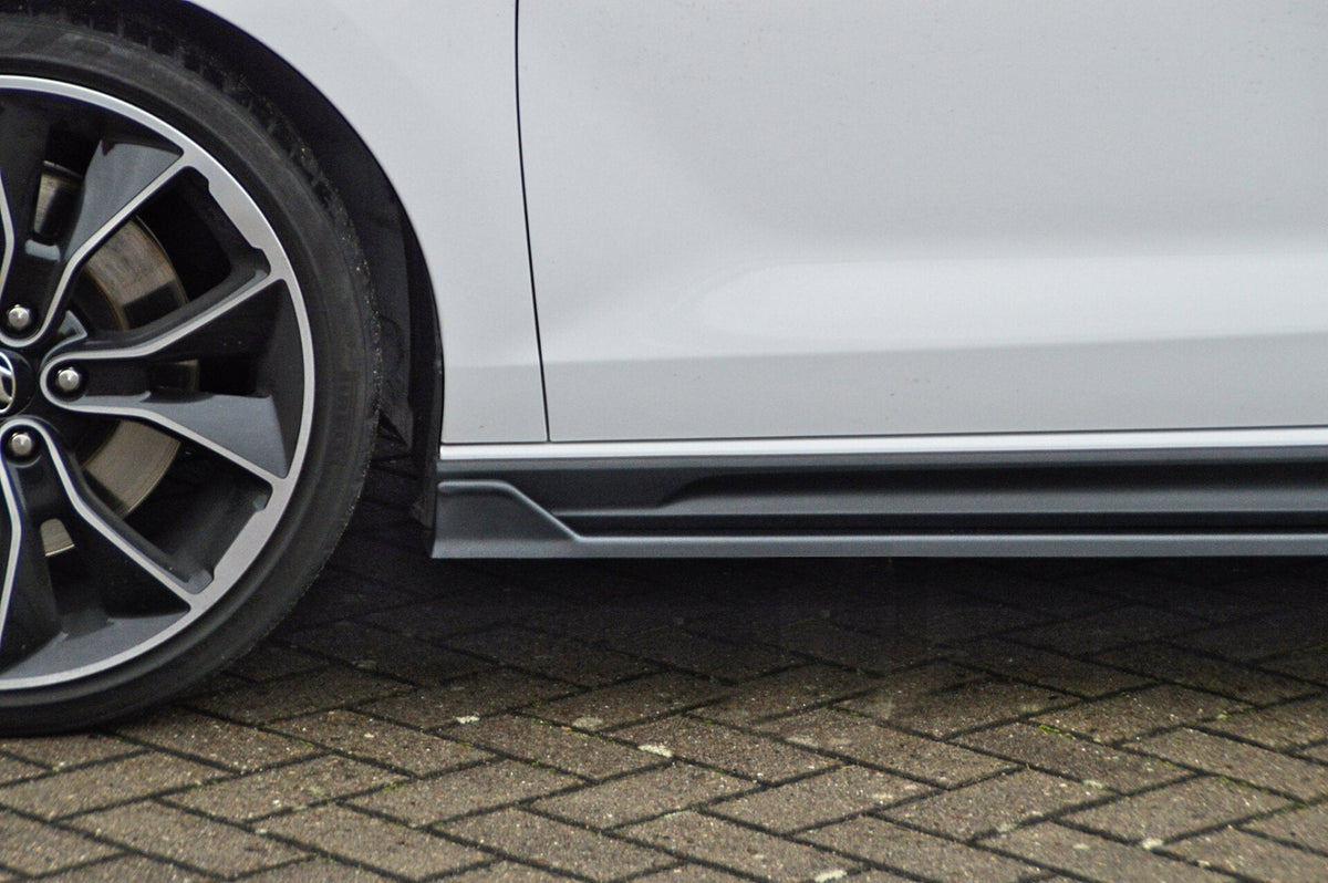 Seitenschweller mit Schacht für Hyundai i30N ab 2017-2021, Ingo Noak Tuning, sportliche Karosserie-Optik, sichtbarer Seitenschweller