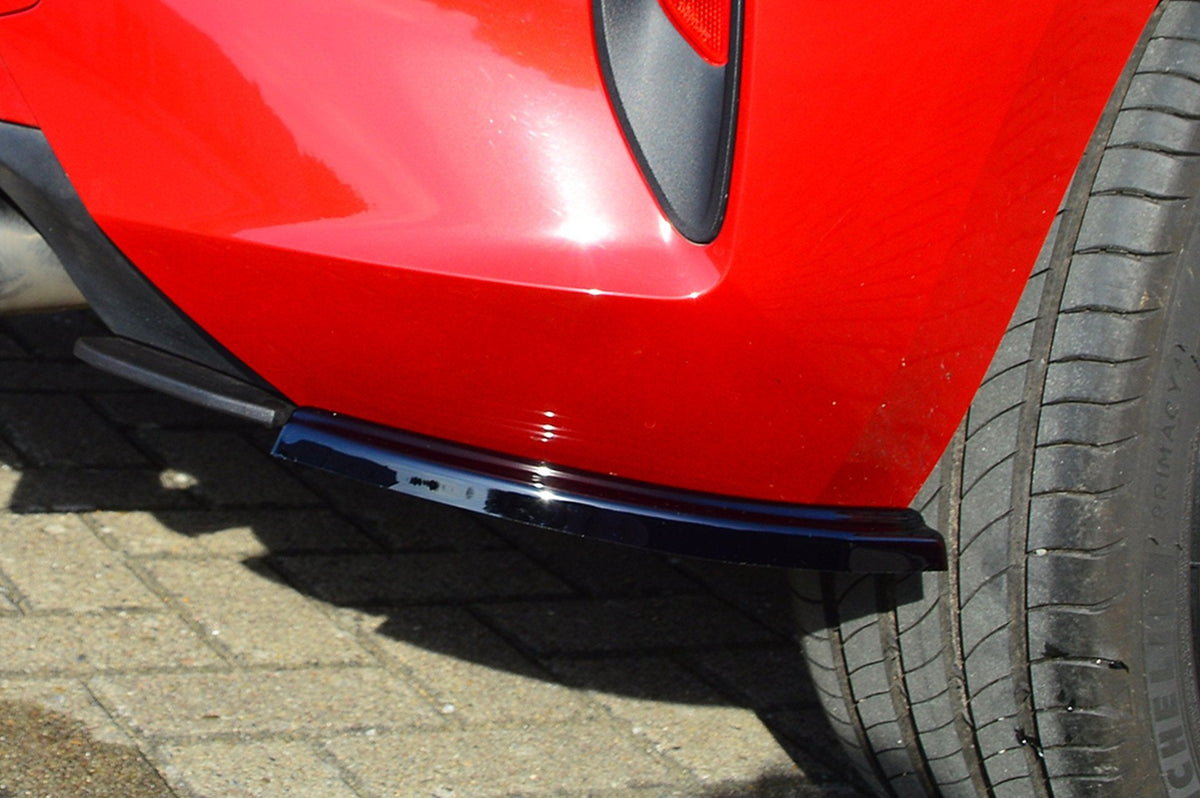 Seitenteile aus ABS für Opel Corsa F, Heckansatz, in schwarz, von Ingo Noak Tuning, zeigt das Auto-Upgrade im Detail