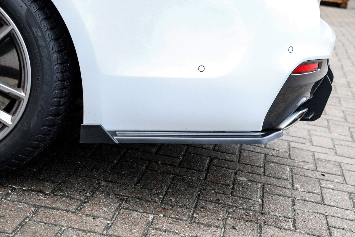 Ingo Noak Tuning Heckansatz Seitenteile mit Wings aus ABS für BMW 5er G30 G31 M-Paket, sichtbare Seitenteile und Flügel.